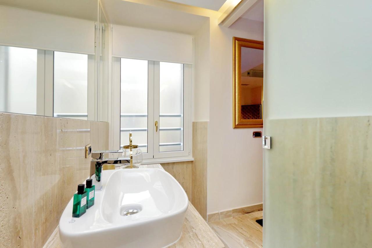 Trevi Diamond Luxury Suites & Jacuzzi Rome Exterior photo